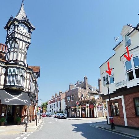 The Clock Tower Apartment - Spacious, Modern, 2 Bed Room Apartment , Southsea With Free Parking - Sleeps 4 بورتسماوث المظهر الخارجي الصورة