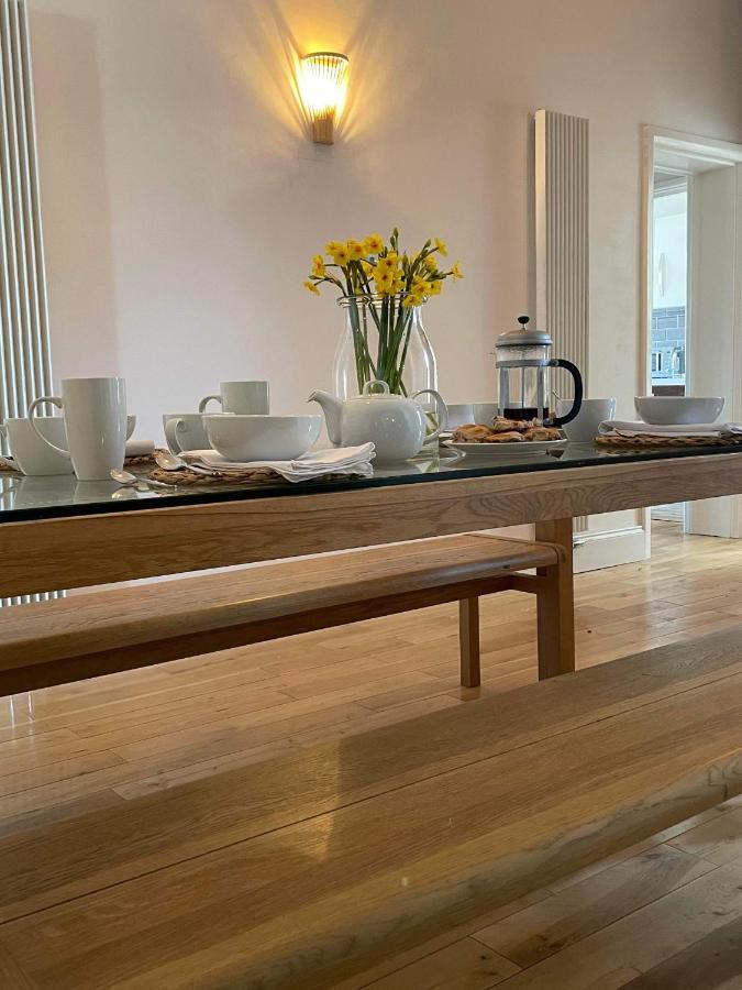 The Clock Tower Apartment - Spacious, Modern, 2 Bed Room Apartment , Southsea With Free Parking - Sleeps 4 بورتسماوث المظهر الخارجي الصورة
