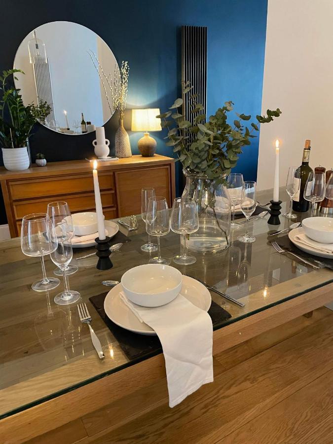 The Clock Tower Apartment - Spacious, Modern, 2 Bed Room Apartment , Southsea With Free Parking - Sleeps 4 بورتسماوث المظهر الخارجي الصورة