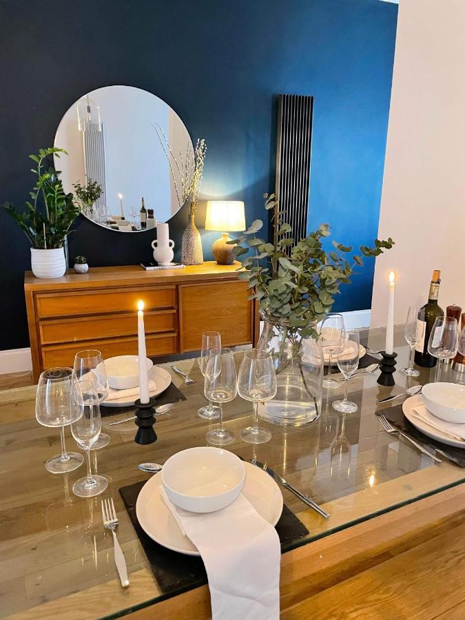 The Clock Tower Apartment - Spacious, Modern, 2 Bed Room Apartment , Southsea With Free Parking - Sleeps 4 بورتسماوث المظهر الخارجي الصورة