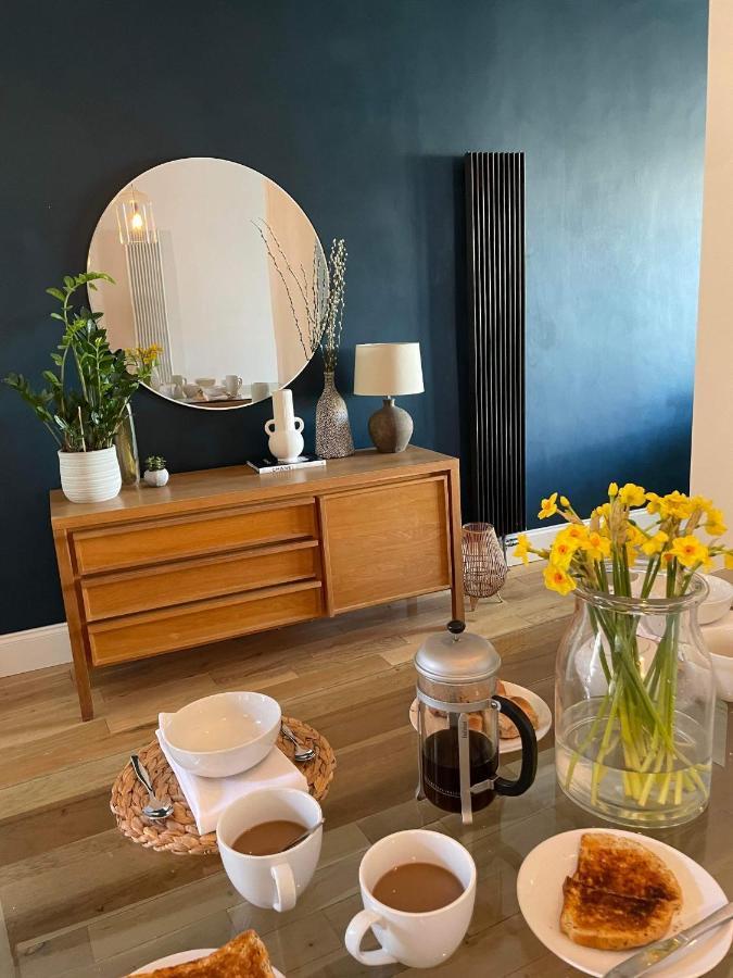 The Clock Tower Apartment - Spacious, Modern, 2 Bed Room Apartment , Southsea With Free Parking - Sleeps 4 بورتسماوث المظهر الخارجي الصورة