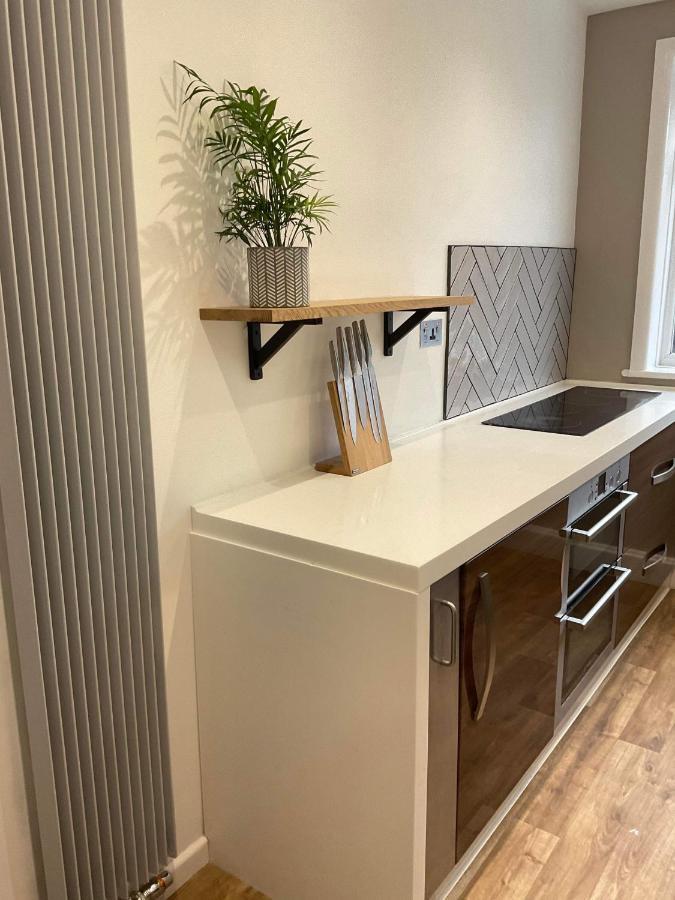 The Clock Tower Apartment - Spacious, Modern, 2 Bed Room Apartment , Southsea With Free Parking - Sleeps 4 بورتسماوث المظهر الخارجي الصورة