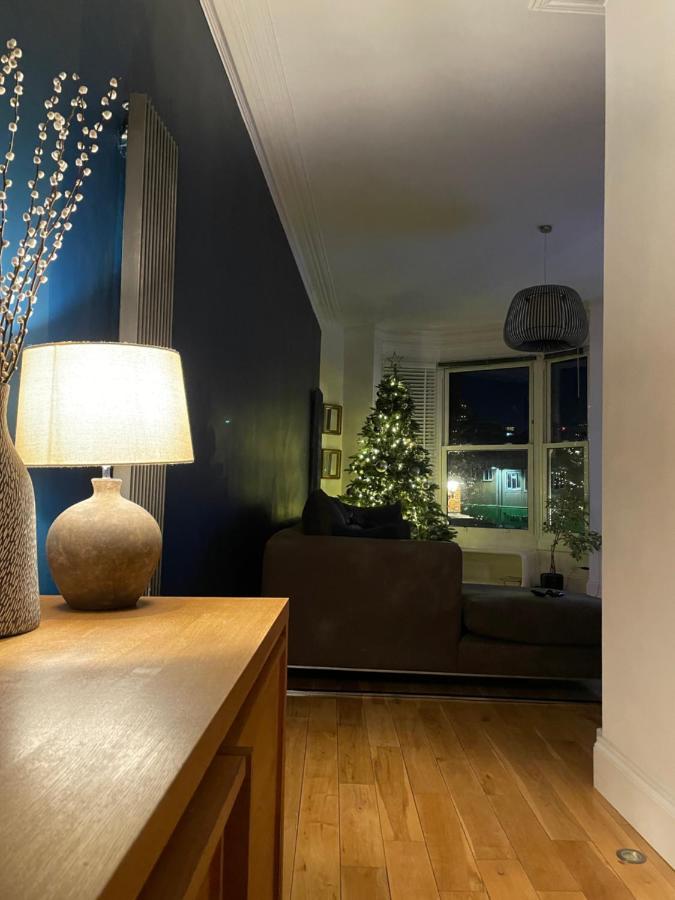 The Clock Tower Apartment - Spacious, Modern, 2 Bed Room Apartment , Southsea With Free Parking - Sleeps 4 بورتسماوث المظهر الخارجي الصورة